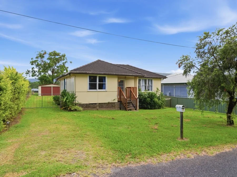 15 Weir Street, Nana Glen NSW 2450