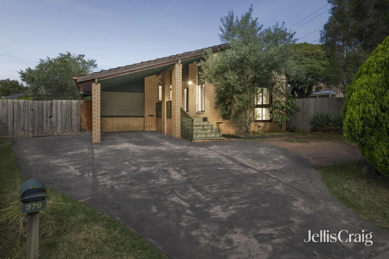 379 Scoresby Road, Ferntree Gully VIC 3156