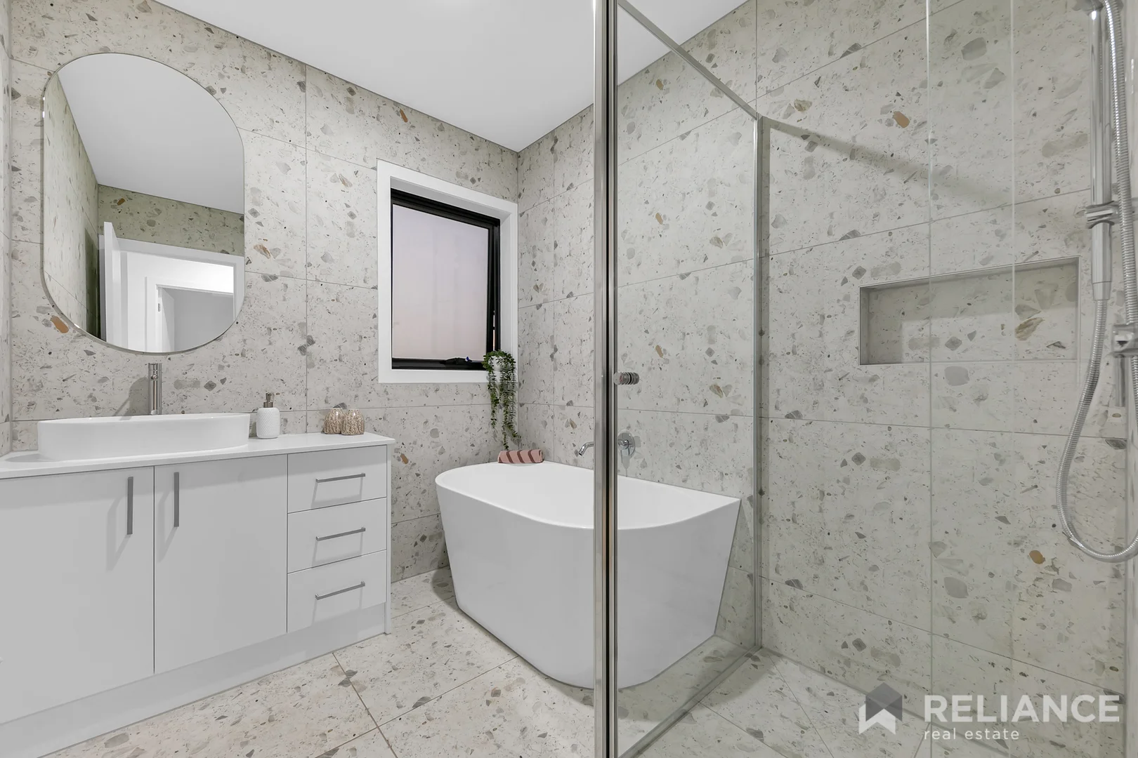 Additional image 11 of 3//621 Tarneit Road, Hoppers Crossing VIC 3029