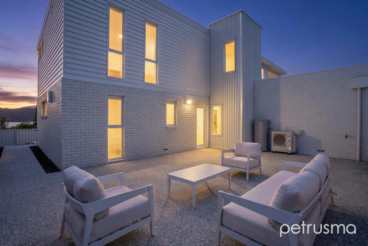 Additional image 34 of 3/107 Derwent Avenue, Lindisfarne TAS 7015