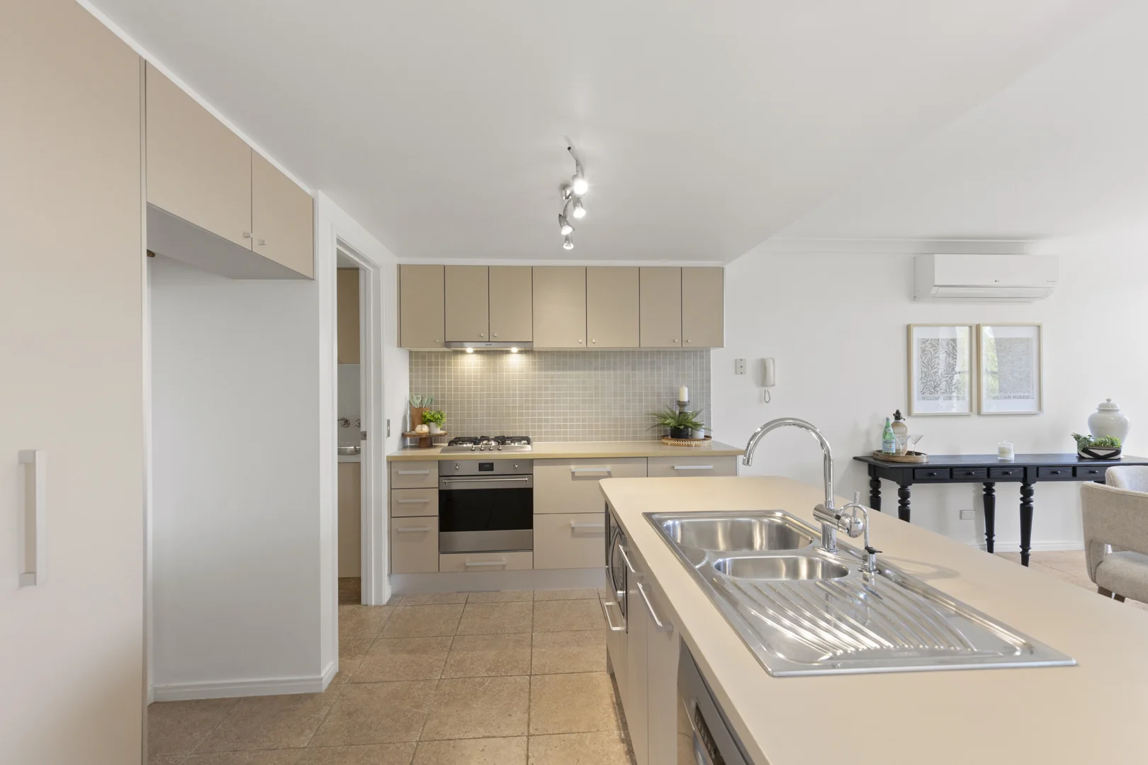 Additional image 11 of 2/3108 The Boulevarde, Carrara QLD 4211