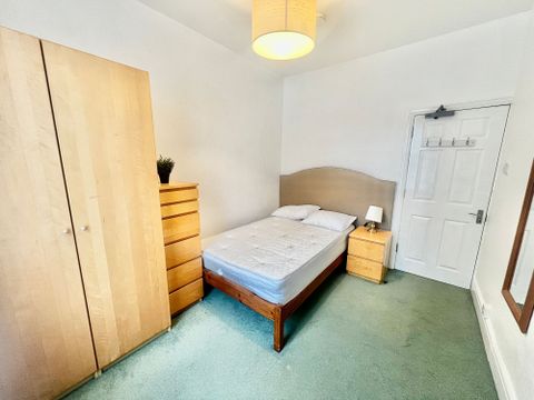 Room 3, 82 Sir Thomas Whites Road, Coventry CV5, Room to rent