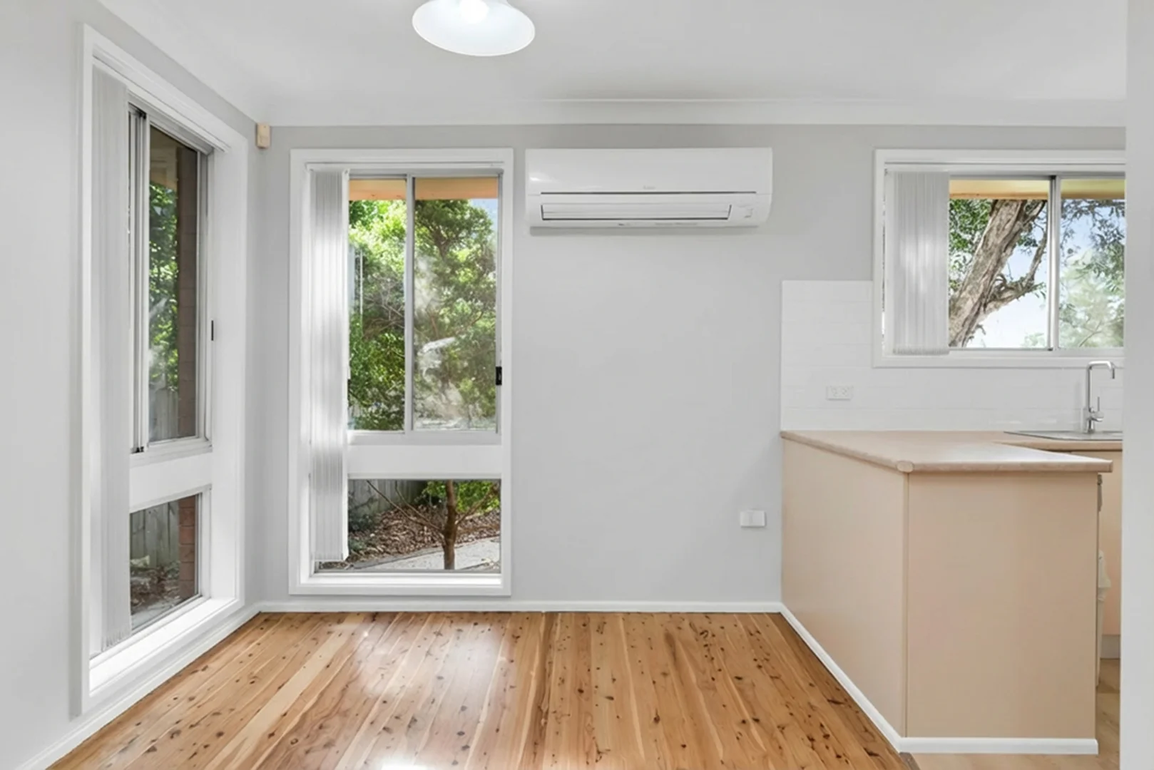 Additional image 3 of 8 Daphne Place, Macquarie Fields NSW 2564