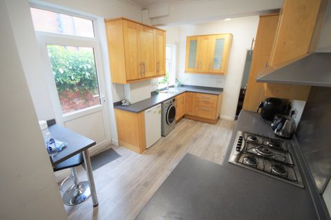 Room 4 Of 5, Gresham Street, Upper Stoke, Coventry CV2, Room to rent