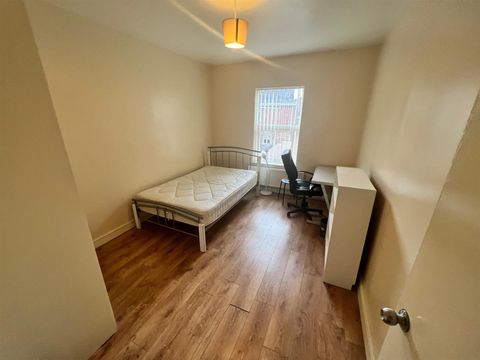 Ensuite 5, Hearsall Lane, Chapelfields, Coventry CV5, Room to rent