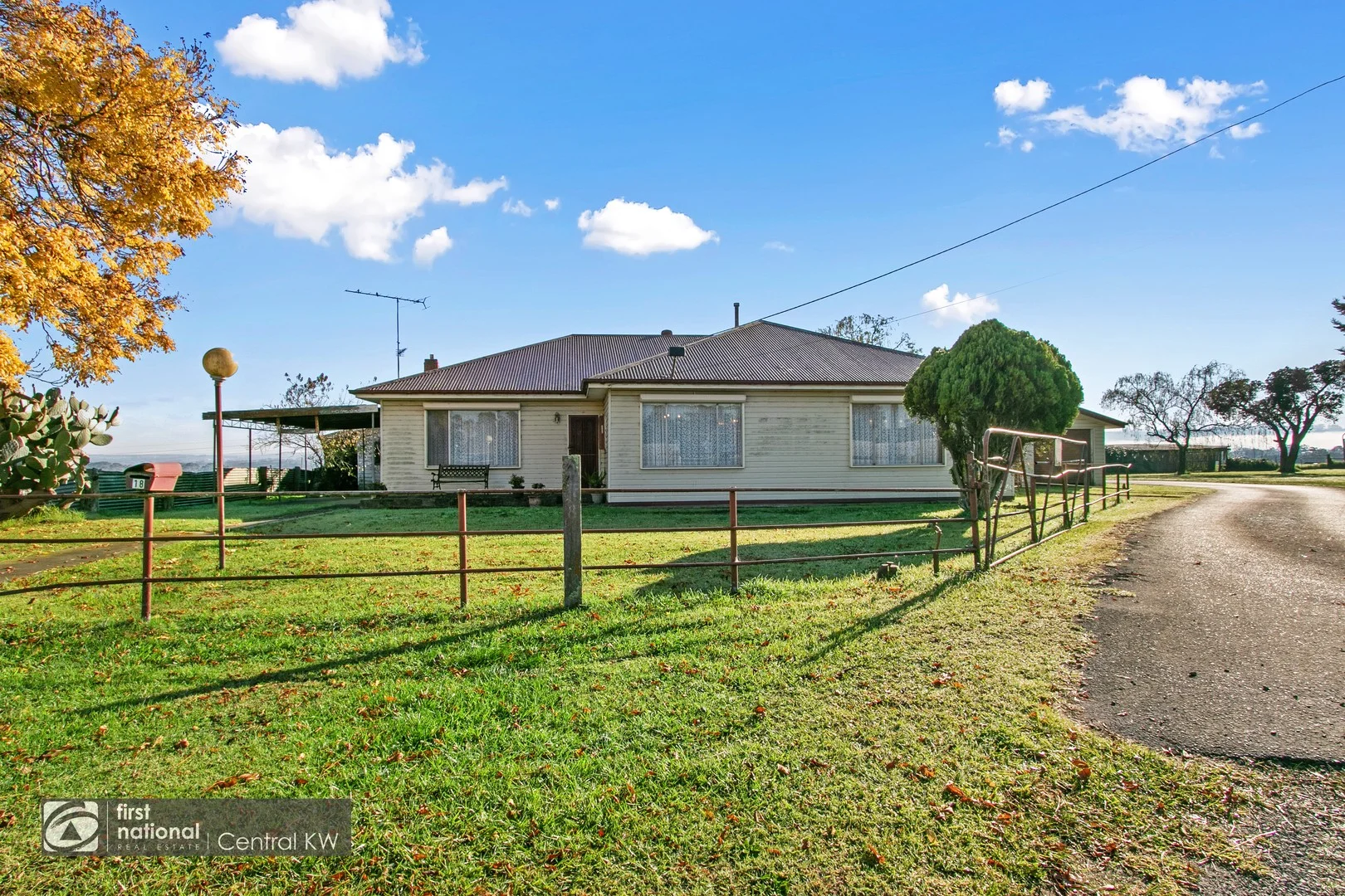 18 Thompsons Rd, Newborough VIC 3825
