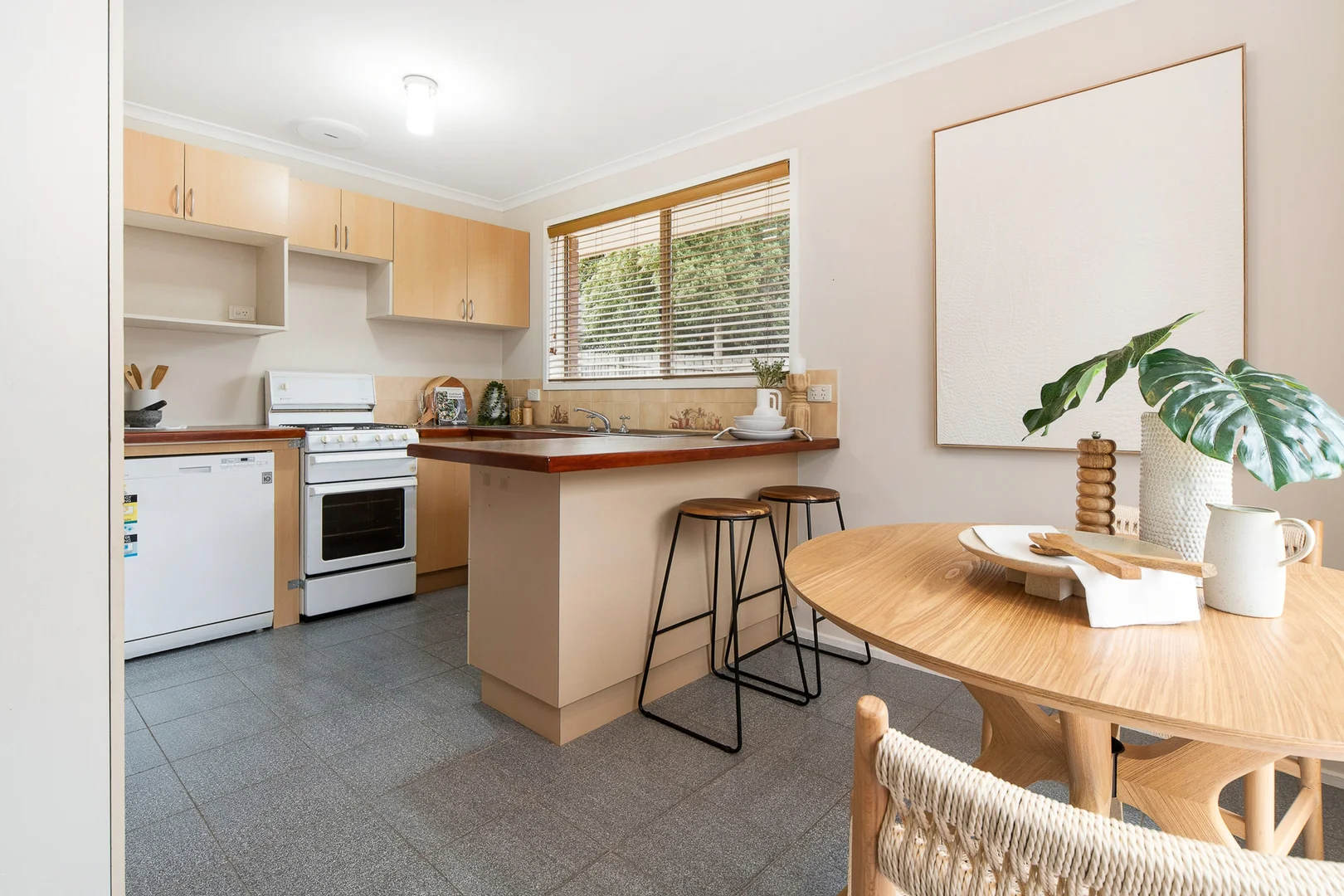 Additional image 8 of 4 Alter Court, Skye VIC 3977