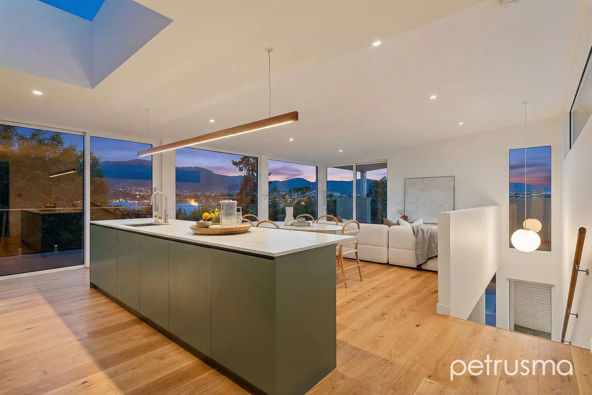 Additional image 11 of 3/107 Derwent Avenue, Lindisfarne TAS 7015