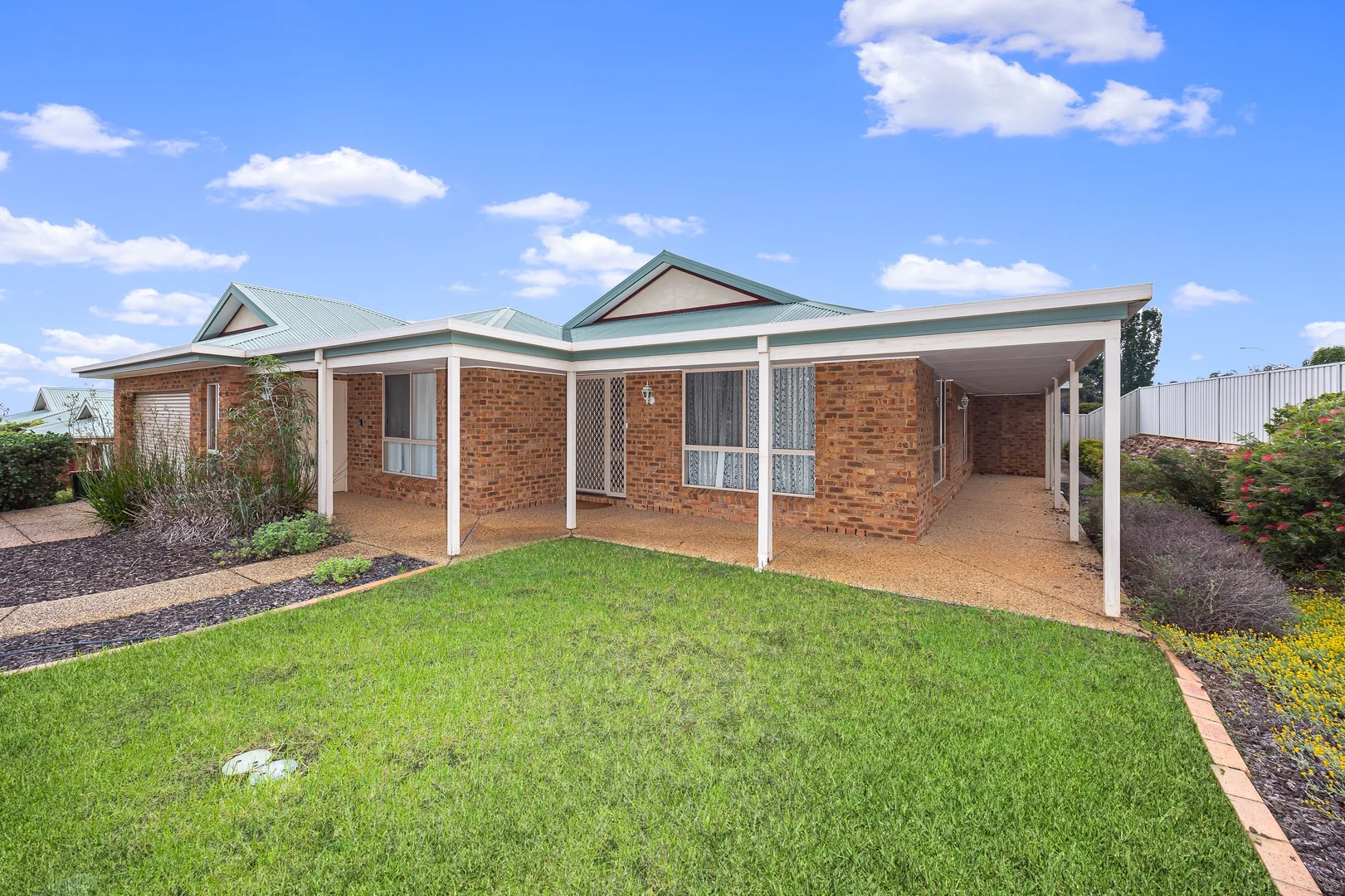 1 Yanko Crescent, Bourkelands NSW 2650