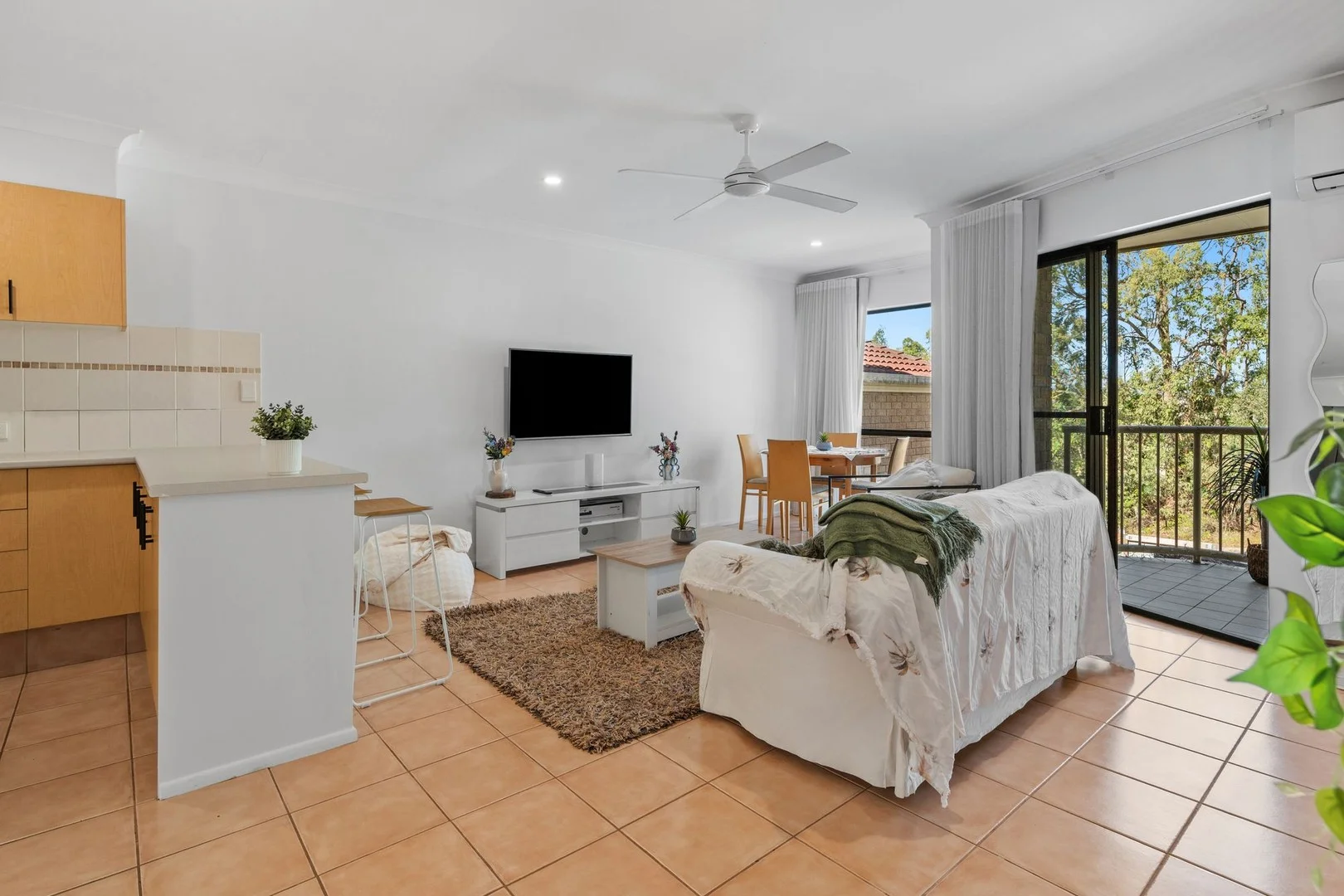 4/1A Mcleod Street, Highland Park QLD 4211