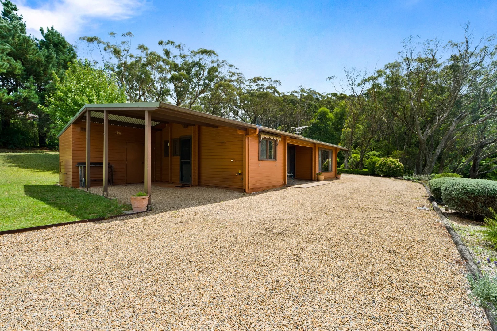 16 Queen Elizabeth Drive, Wentworth Falls NSW 2782