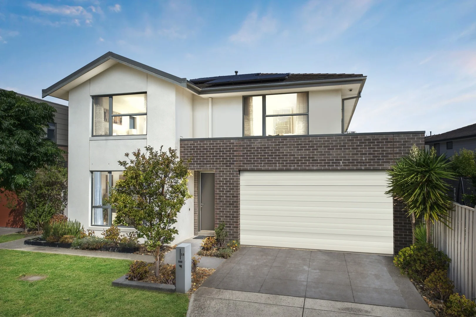 16 Ashberg Drive, Waterways VIC 3195