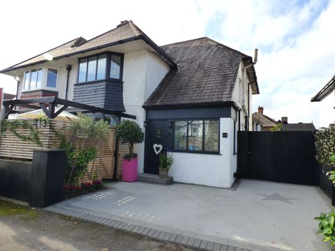 Glanmor Road, Sketty, Swansea SA2