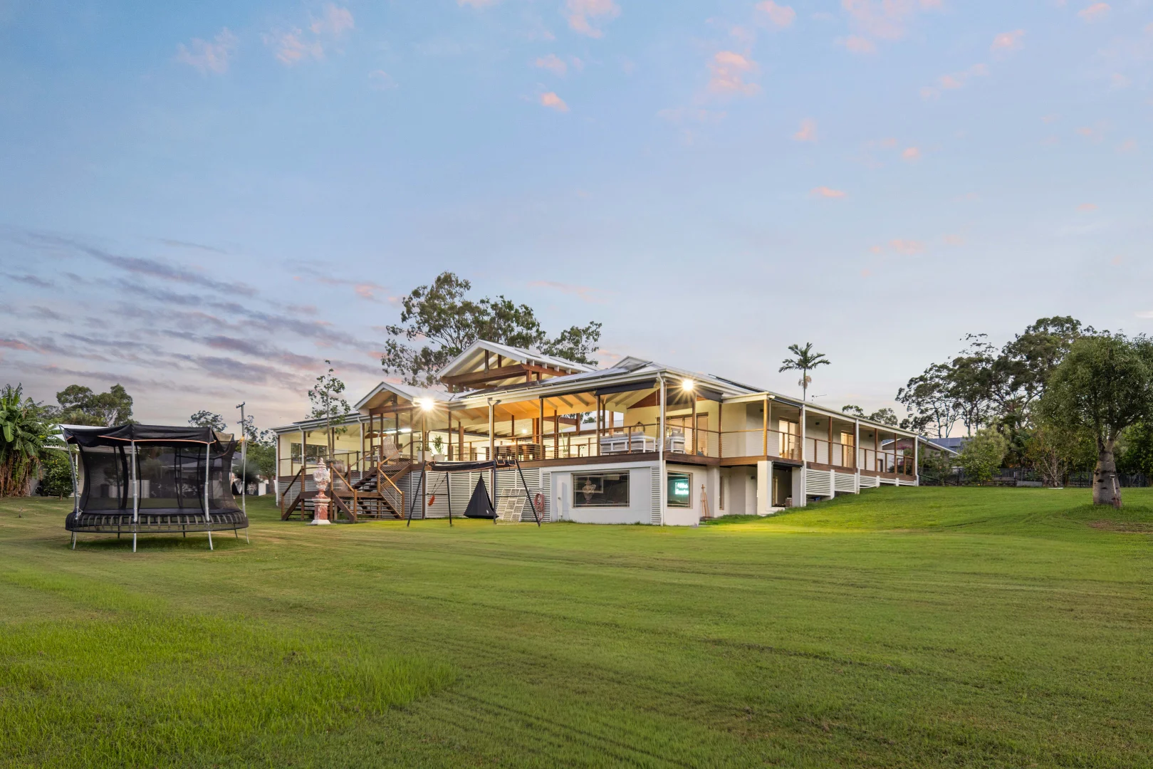 20 Riverdowns Crescent, Helensvale QLD 4212 photo 2