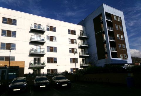 408 Mariners Court, Lambert Road, Swansea SA1 8Qw