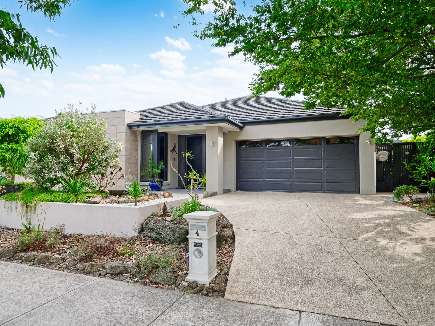 4 Mountainview Boulevard, Cranbourne North VIC 3977