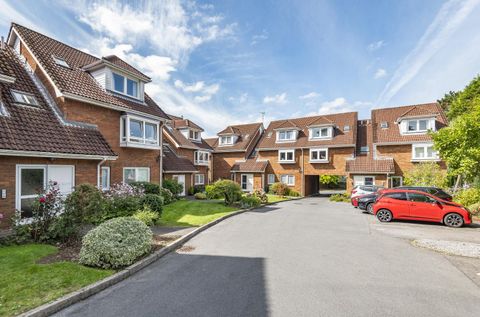 Pine Tree Court, Sketty, Swansea SA2