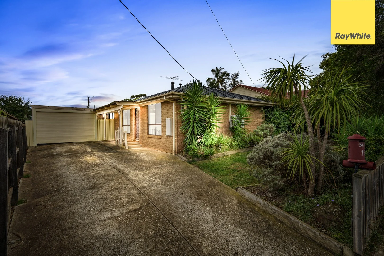 19 Manson Drive, Melton South VIC 3338