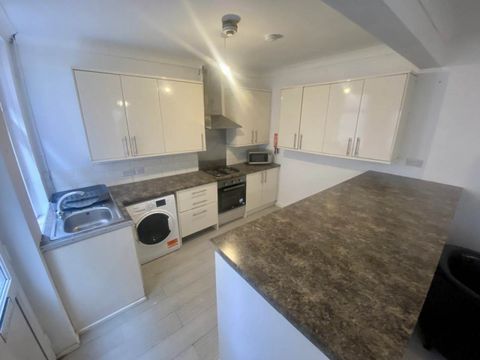 Gwydr Crescent, Uplands, Swansea SA2