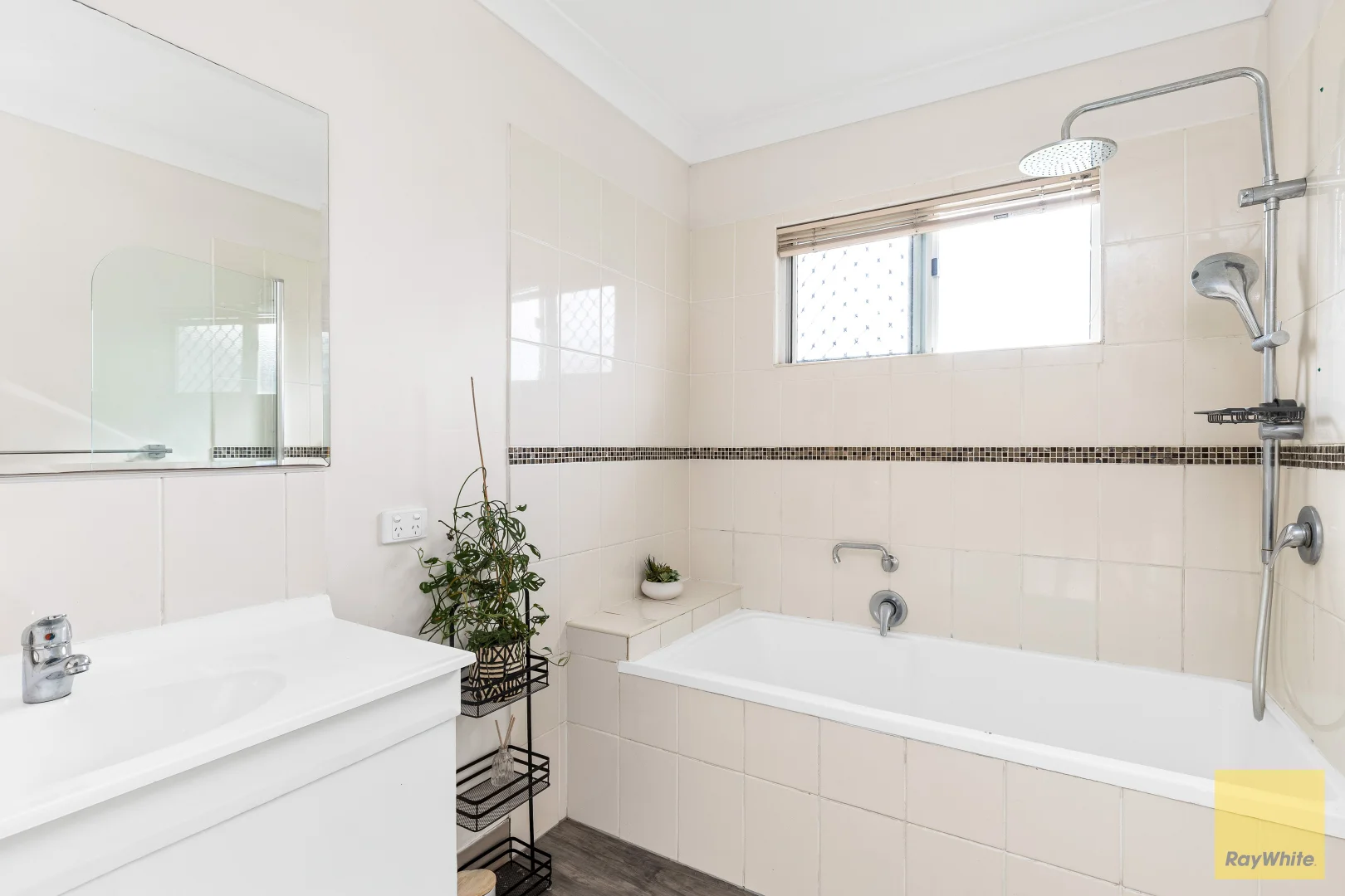 Additional image 16 of 11 Harris Street, Emerald QLD 4720