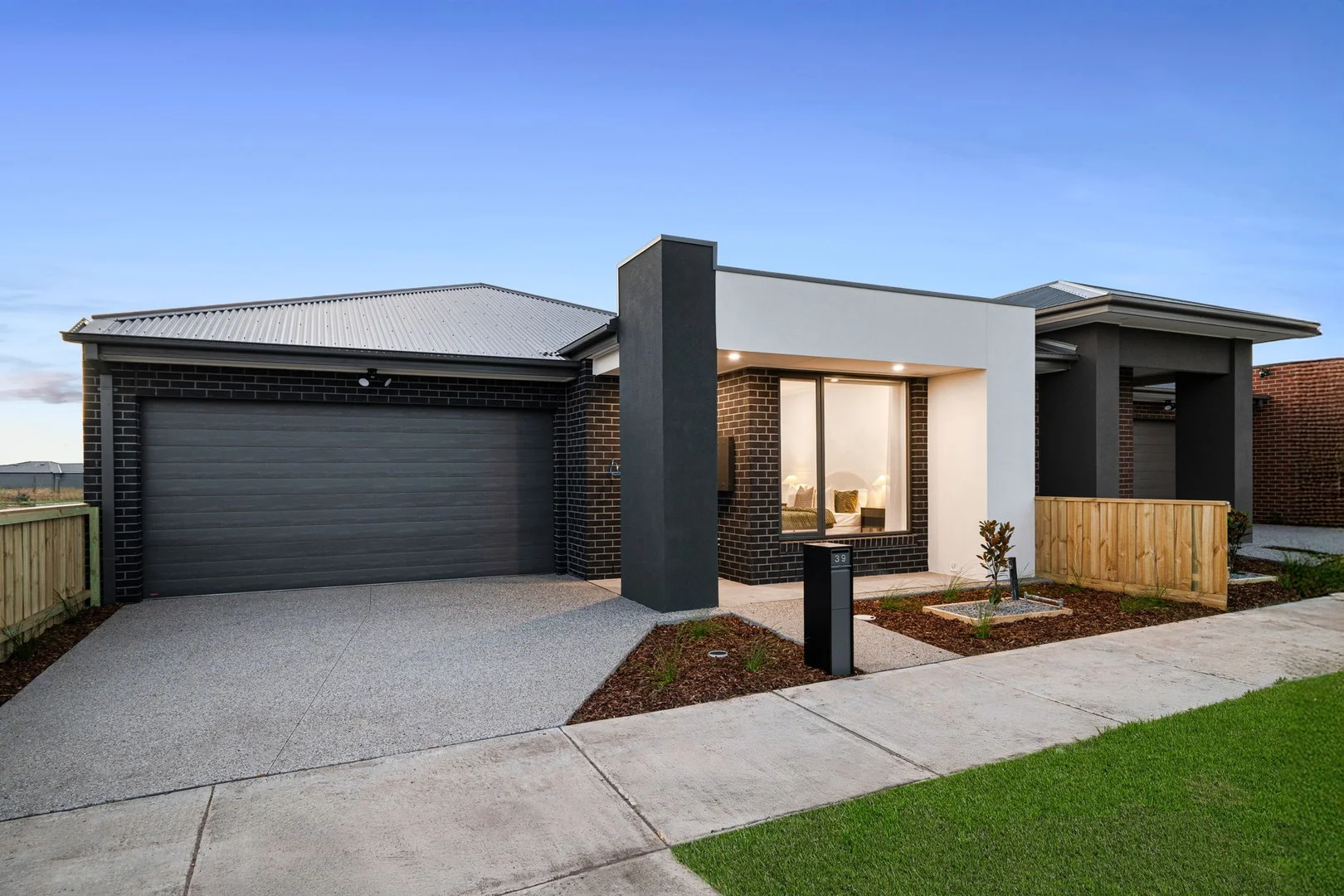 39 Paskas Drive, Fraser Rise VIC 3336