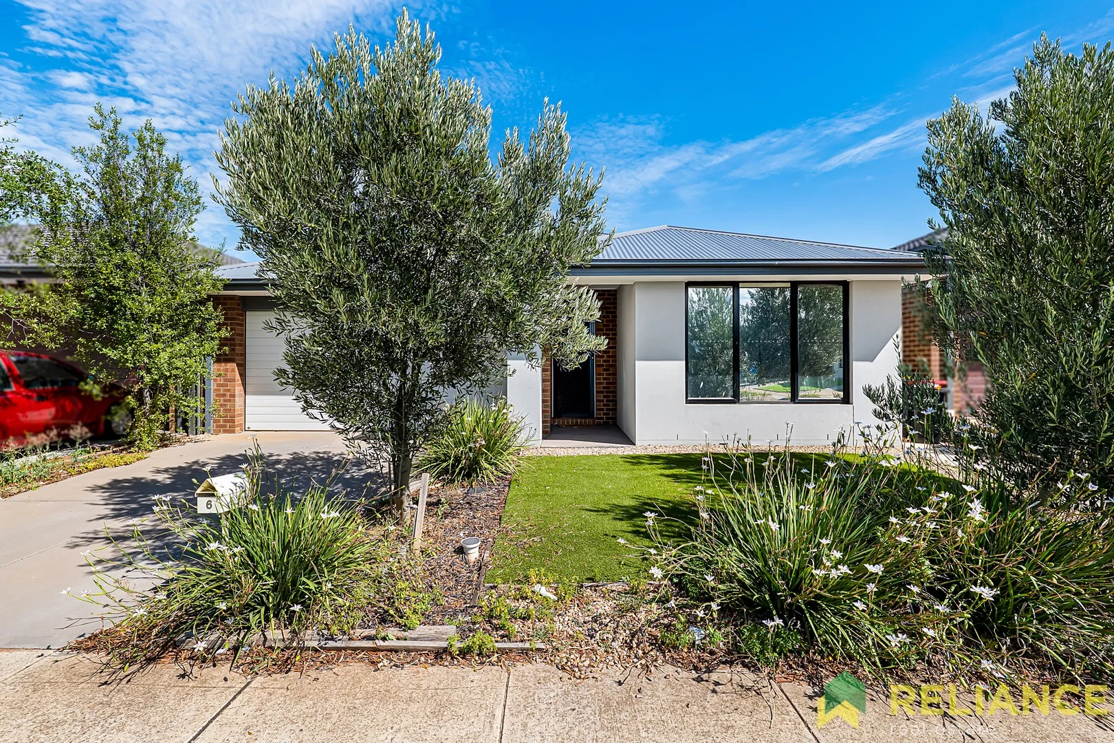 6 Guthrie Drive, Melton South VIC 3338