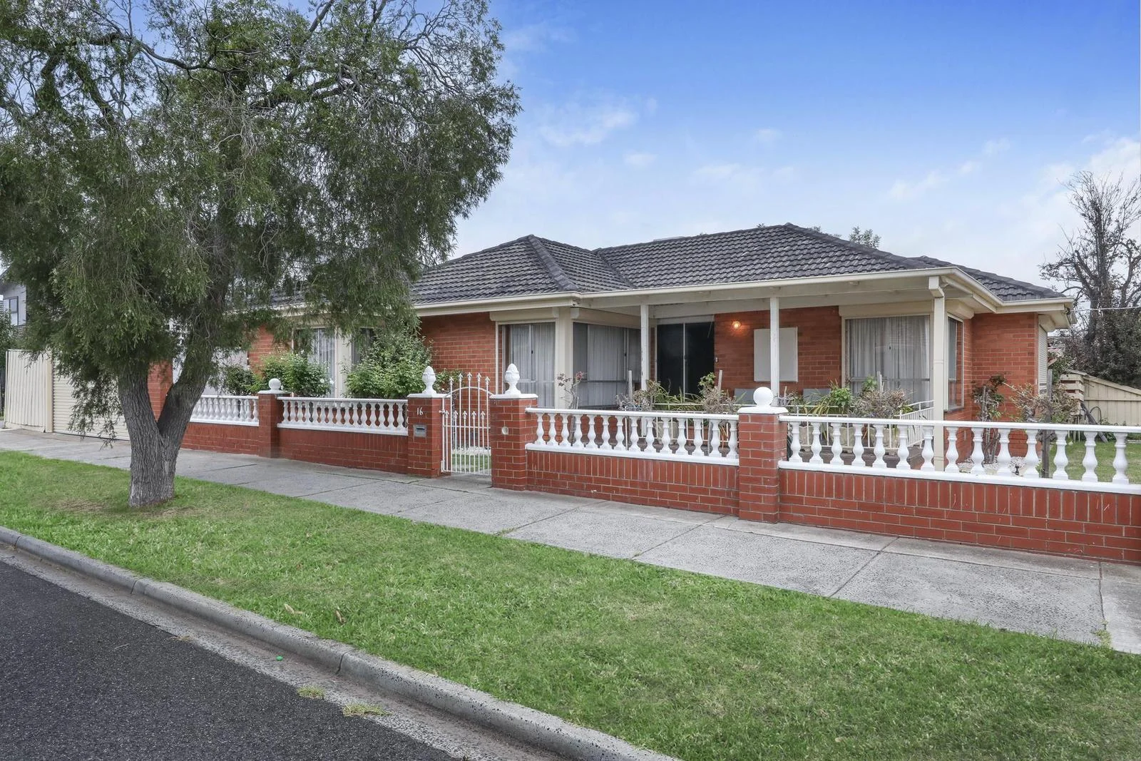 16 Quinn Grove, Keilor East VIC 3033