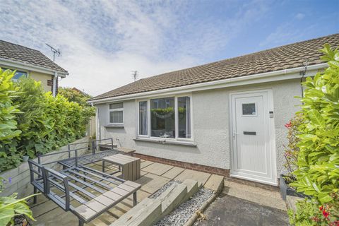 Sarlou Close, Mumbles, Swansea SA3