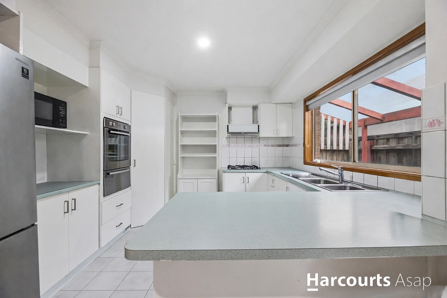 86 Saffron Drive, Narre Warren VIC 3805 photo 3