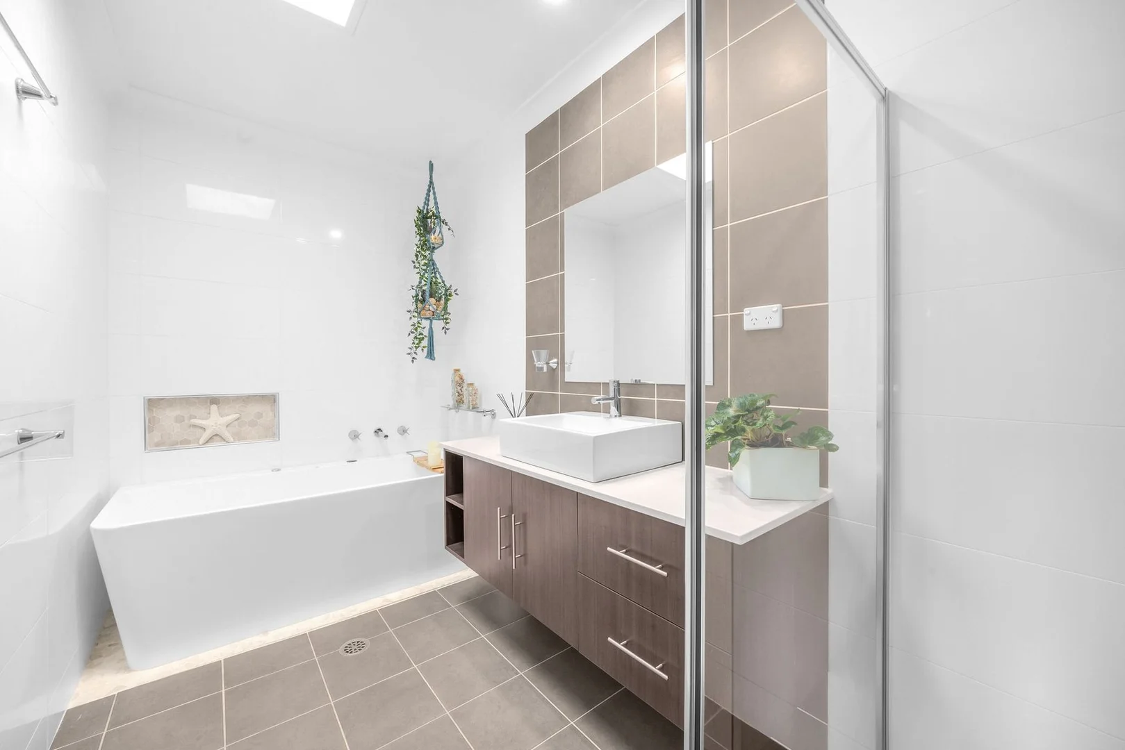 Additional image 8 of 2 Hunter Close, Jerrabomberra NSW 2619