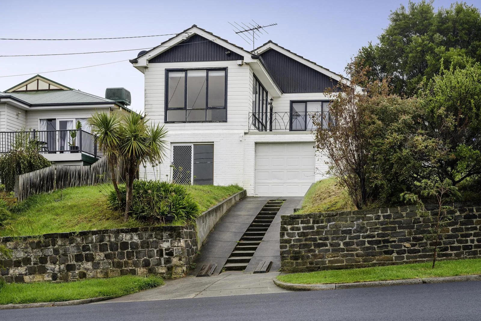 10 Devereaux Street, Oak Park VIC 3046
