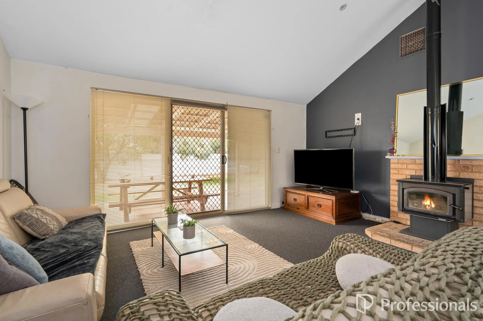 Additional image 2 of 10B Riverina Way, Hannans WA 6430