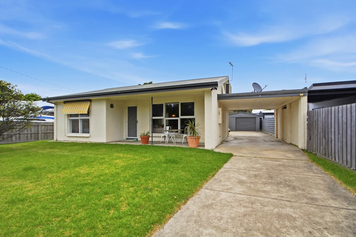 18 Long Street, Lakes Entrance VIC 3909