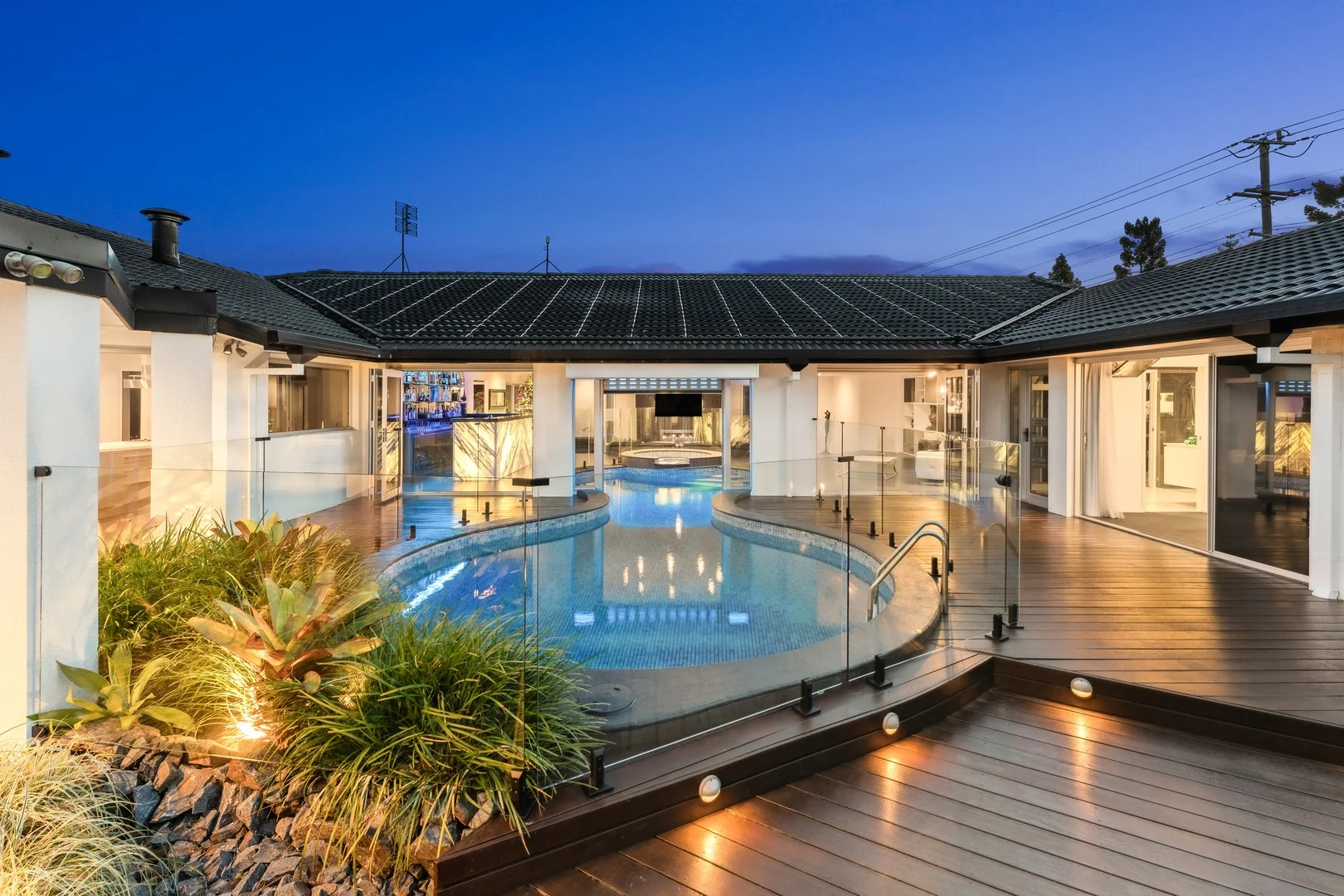 728 Nerang Broadbeach Road & 6 Reid Court, Carrara QLD 4211