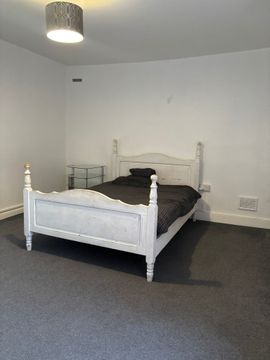 Neath Road, Swansea SA1, Room to rent