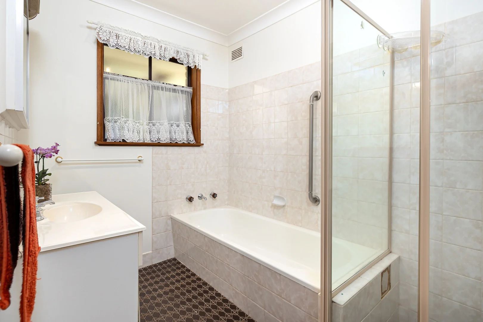 Additional image 11 of 39 Huron Crescent, Lake Albert NSW 2650
