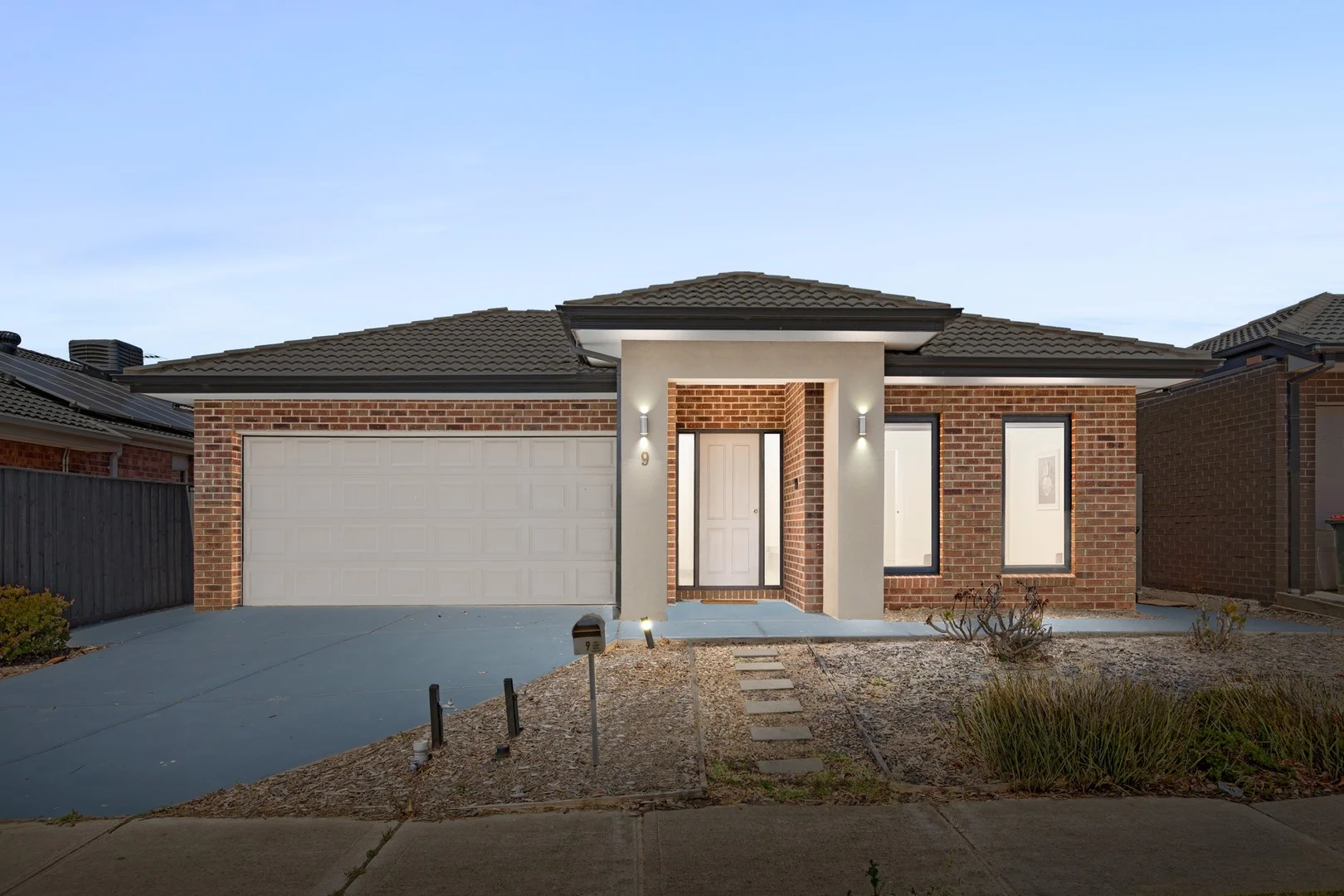 9 Edwin Close, Manor Lakes VIC 3024