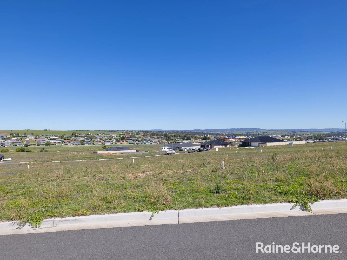 221 Lawrence Drive, Kelso NSW 2795