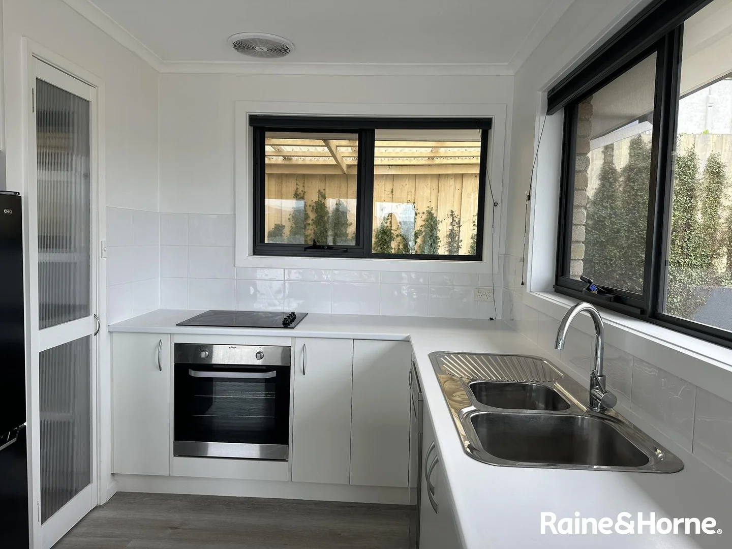 Additional image 5 of 1/158 Derwent Avenue, Lindisfarne TAS 7015