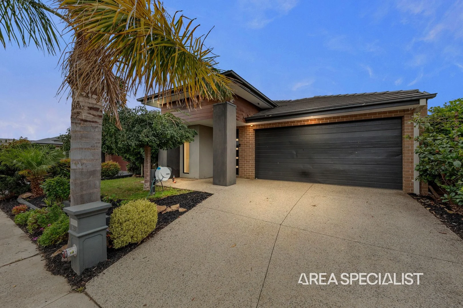 44 Strettle Crescent, Cranbourne North VIC 3977