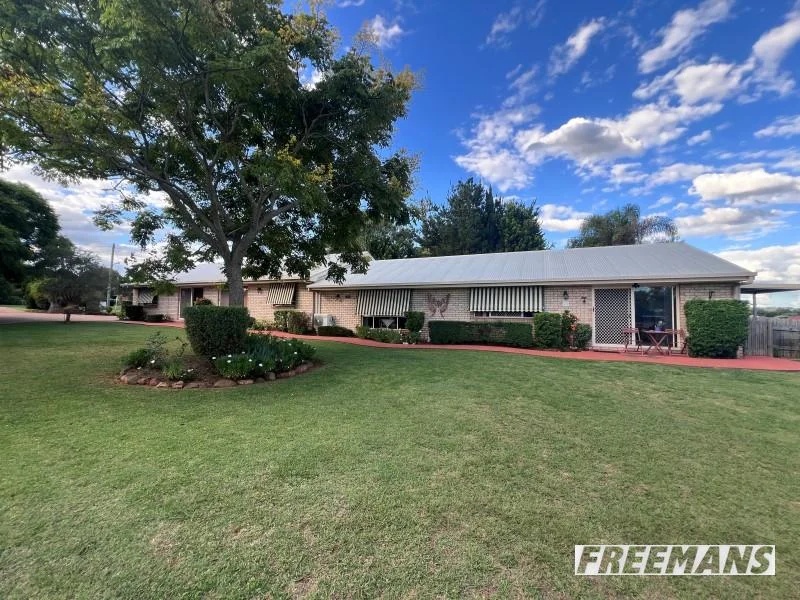 42 Windsor Circle, Kingaroy QLD 4610 photo 2