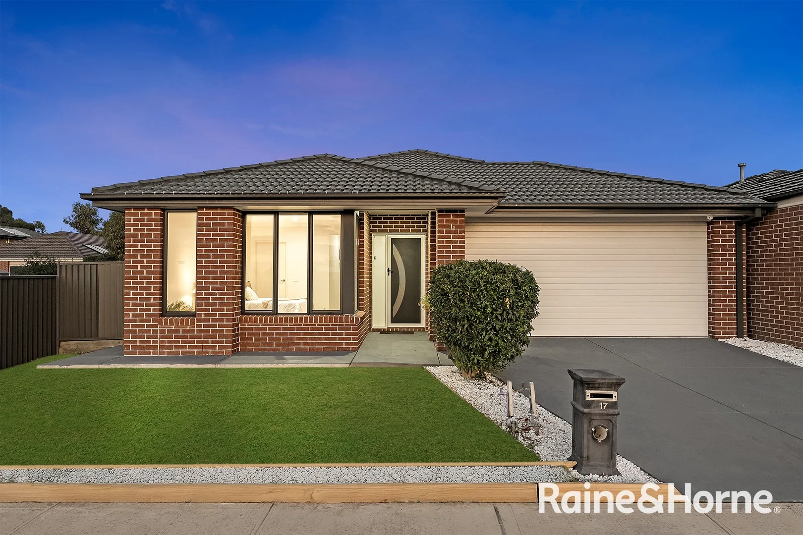 17 Marrone Boulevard, Cranbourne East VIC 3977