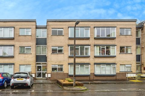 Long Oaks Court, Sketty, Swansea SA2