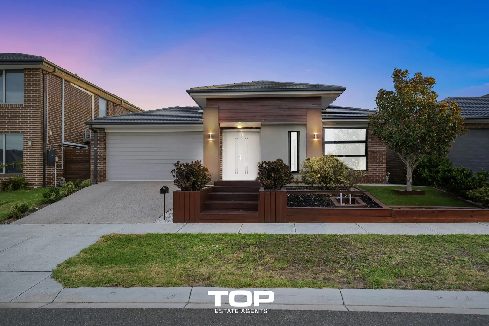 92 Moxham Drive, Clyde North VIC 3978 photo 3