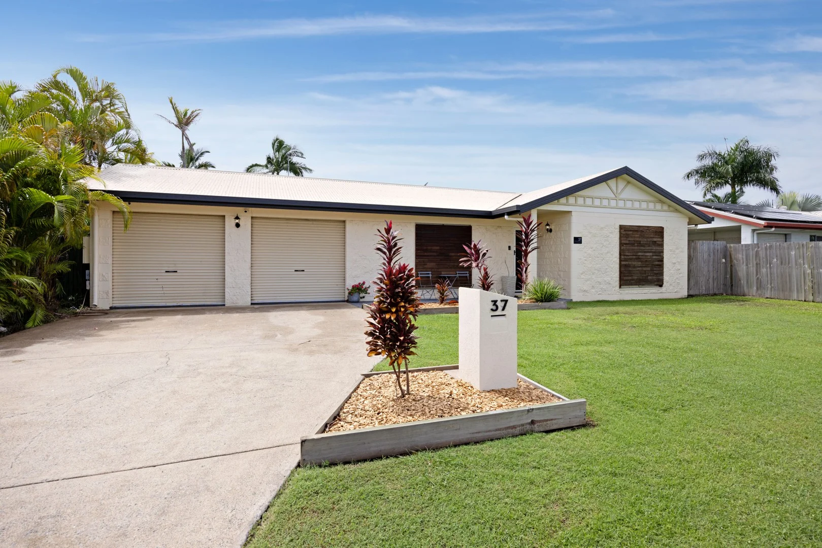 37 Barnett Street, Mount Louisa QLD 4814