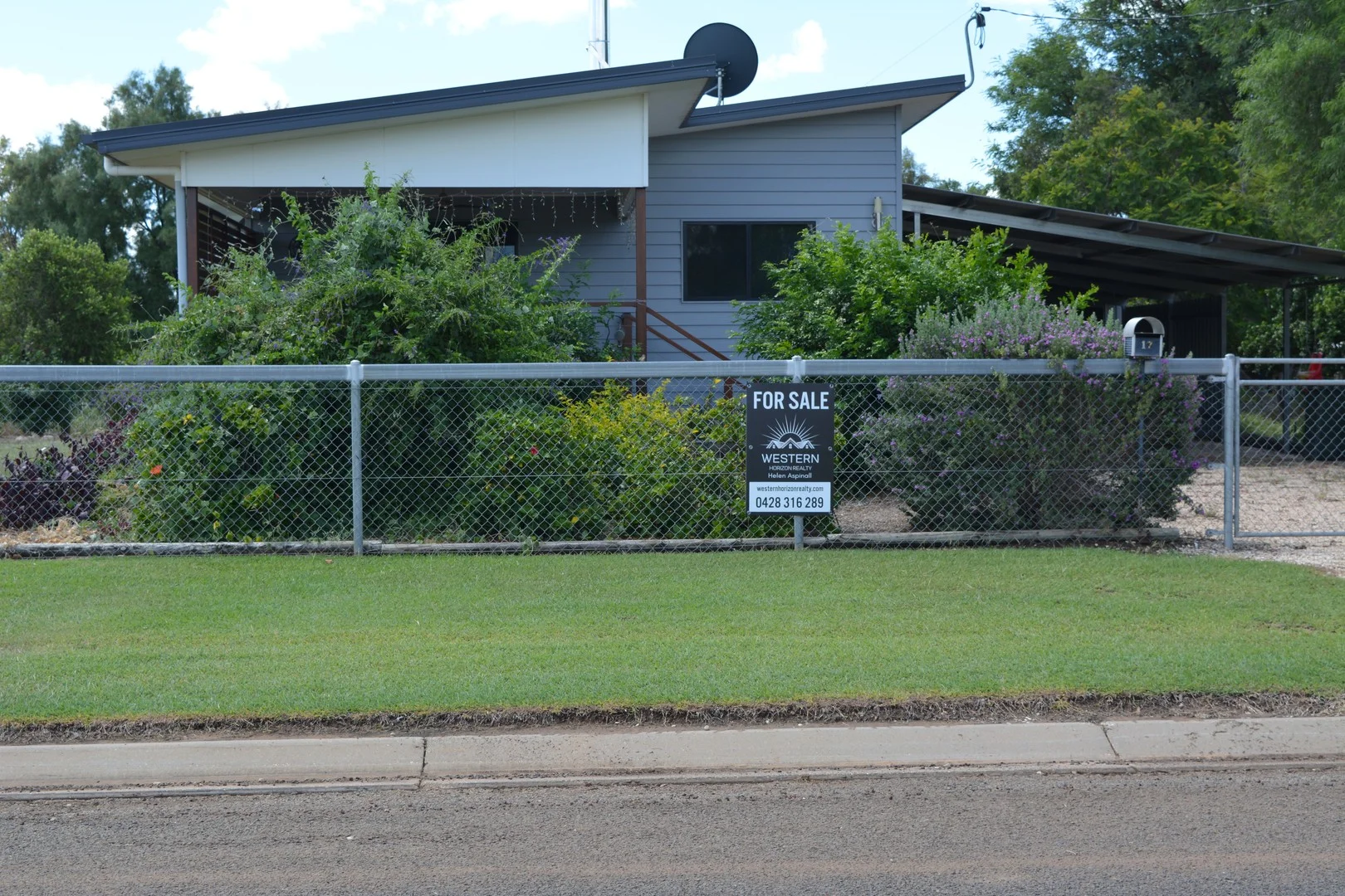 17 Thistle Street, Blackall QLD 4472
