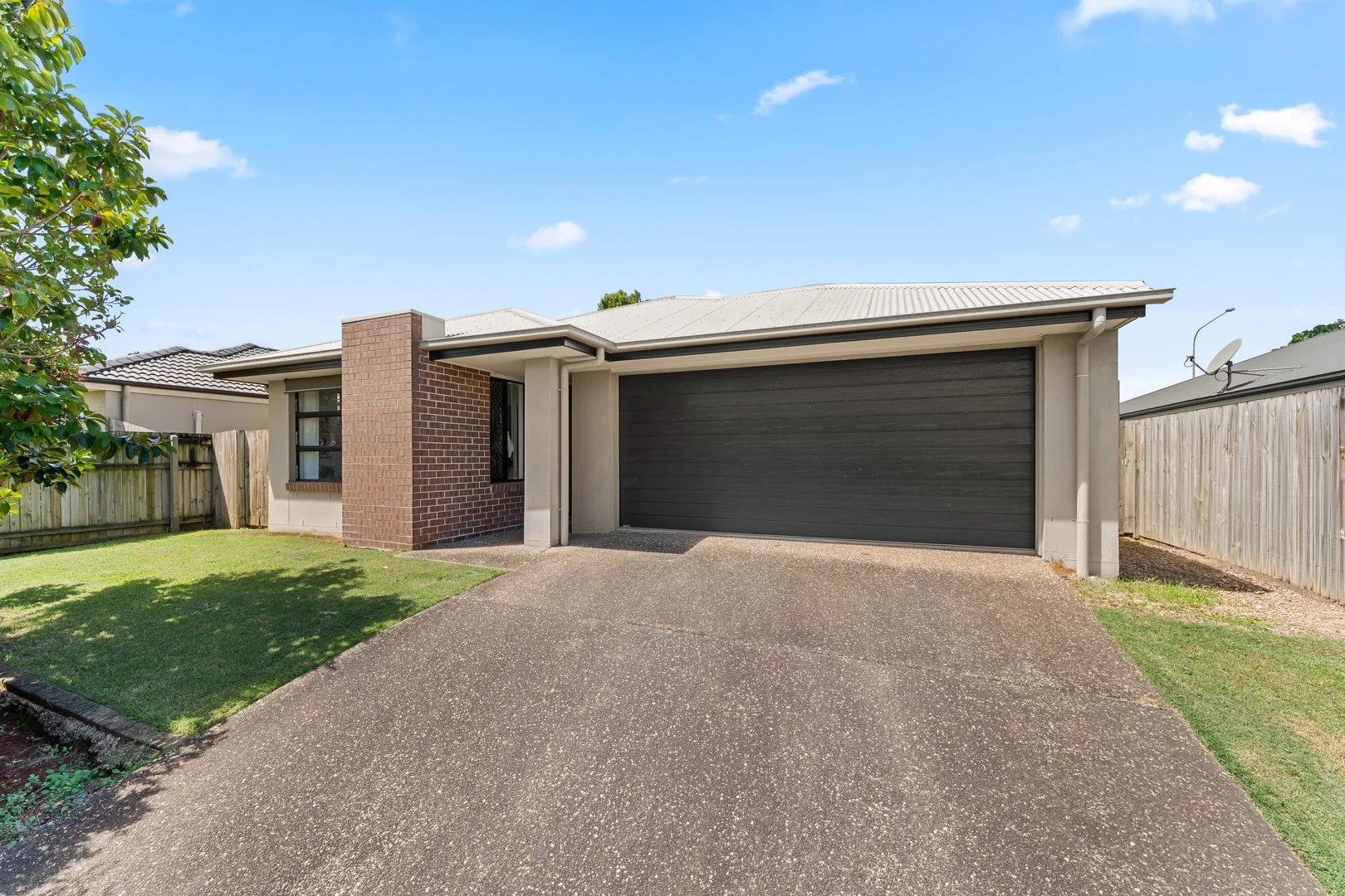 142 Bankswood Drive, Redland Bay QLD 4165