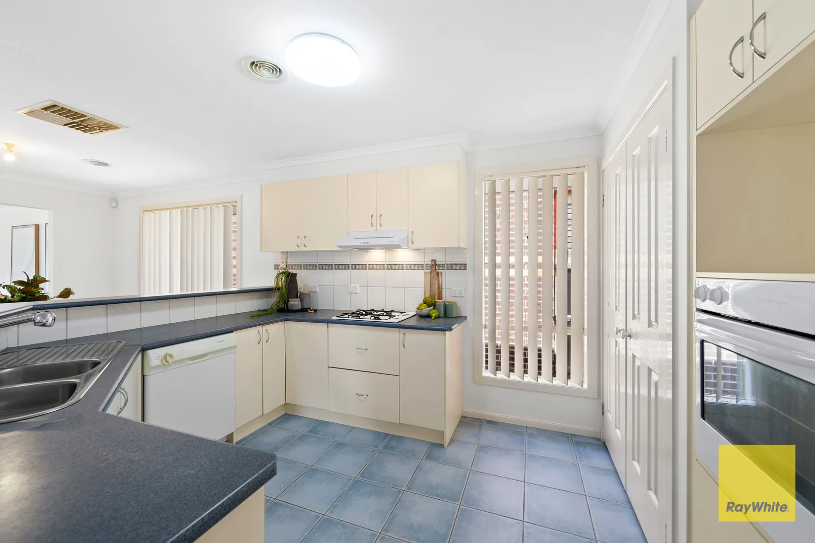 Additional image 6 of 2 Flagstaff Lane, Taylors Hill VIC 3037