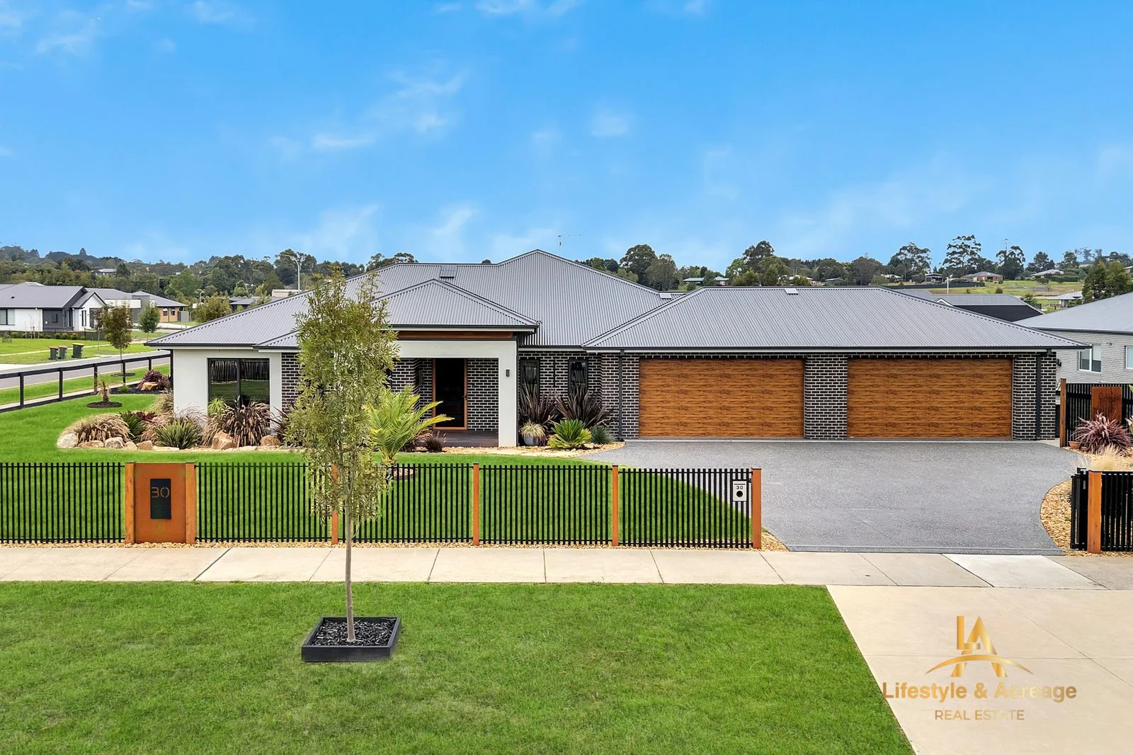 30 OAKMONT DRIVE, Drouin VIC 3818