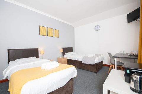 All Bills Included, Twin Room, Guild Street, Aberdeen AB11, Studio to rent